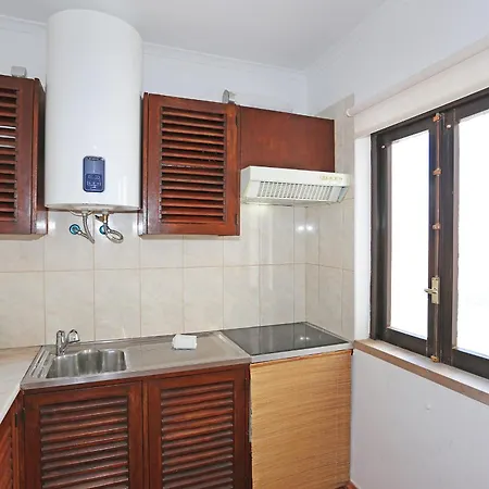 V - Seacliff Apartment