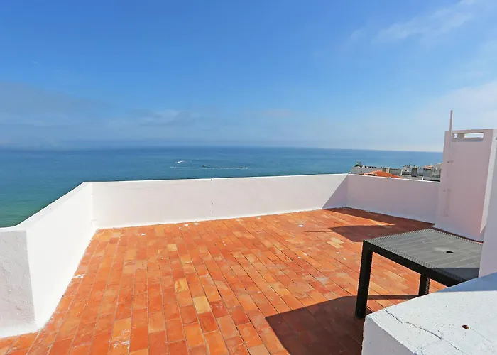 V - Seacliff Apartment *