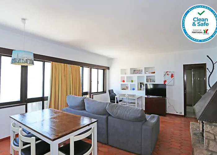 V - Seacliff Apartment