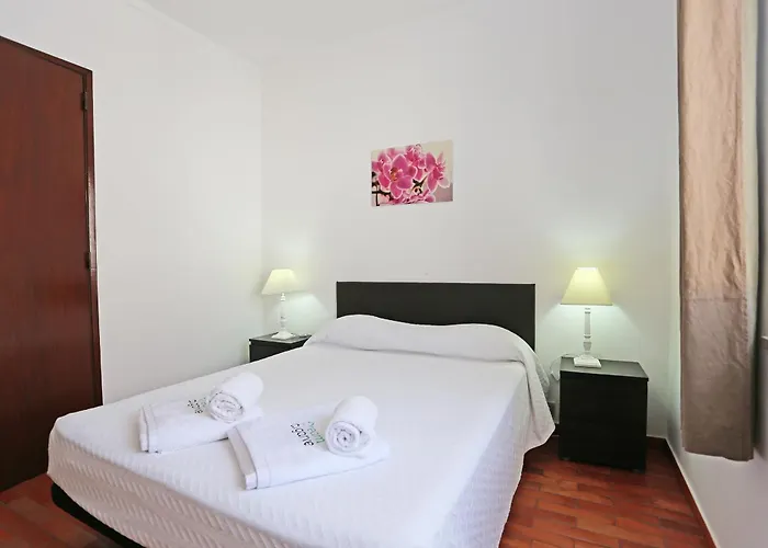 V - Seacliff Apartment *