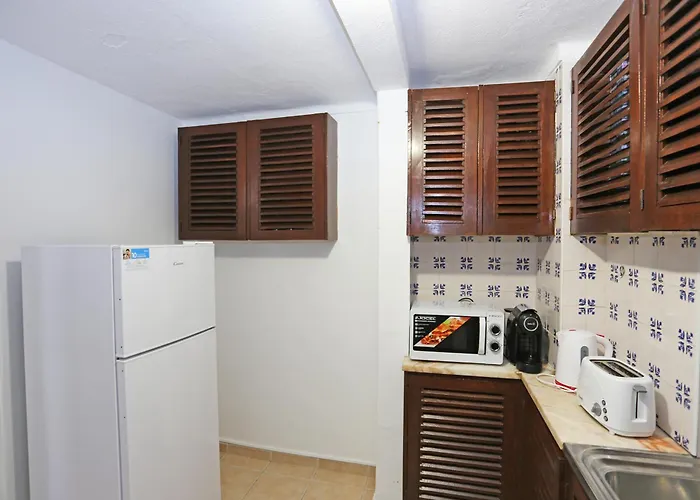 V - Seacliff Apartment *