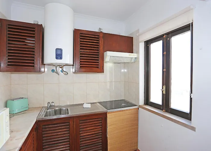 V - Seacliff Apartment